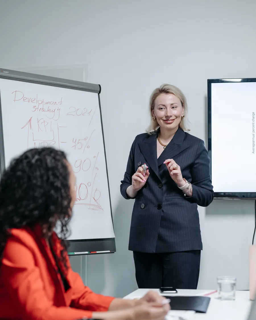 A manager presenting a strategy at a flip chart